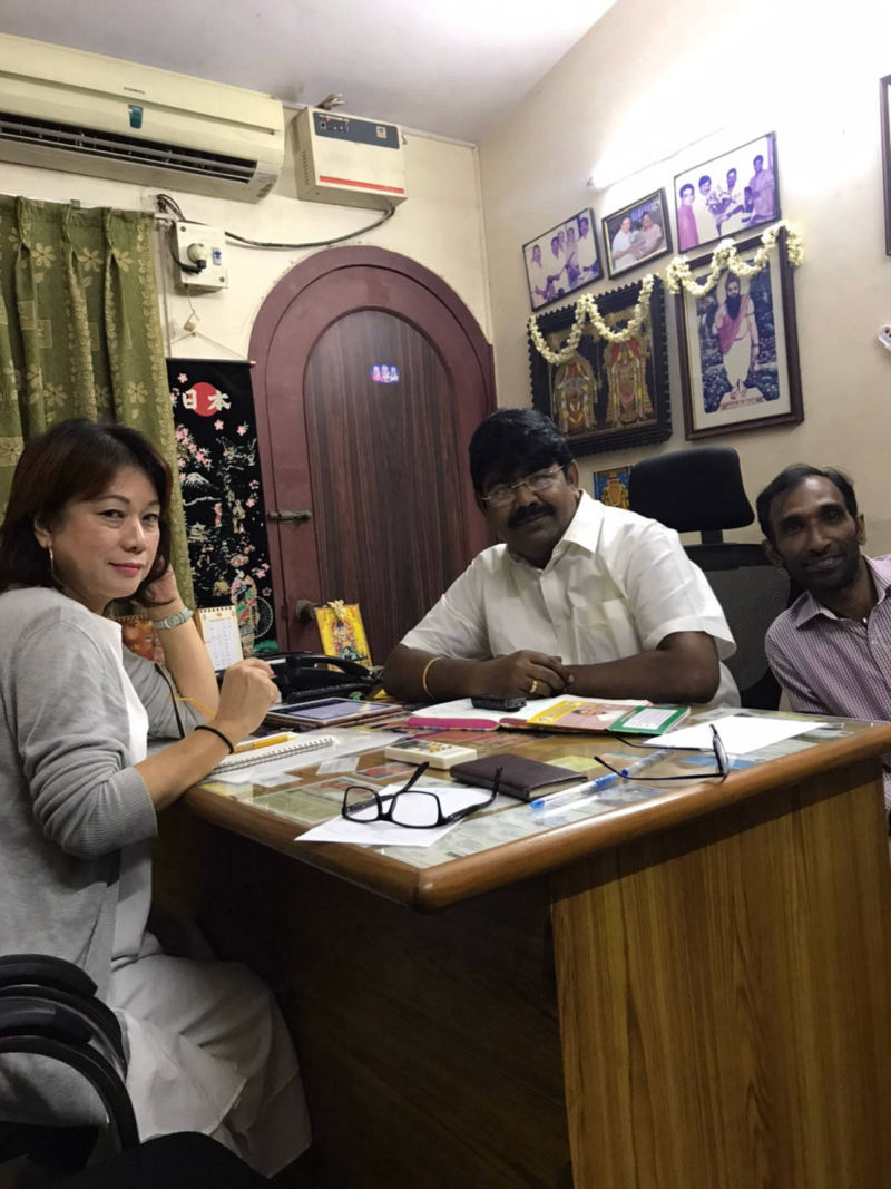 アガスティアの葉を読んでいる