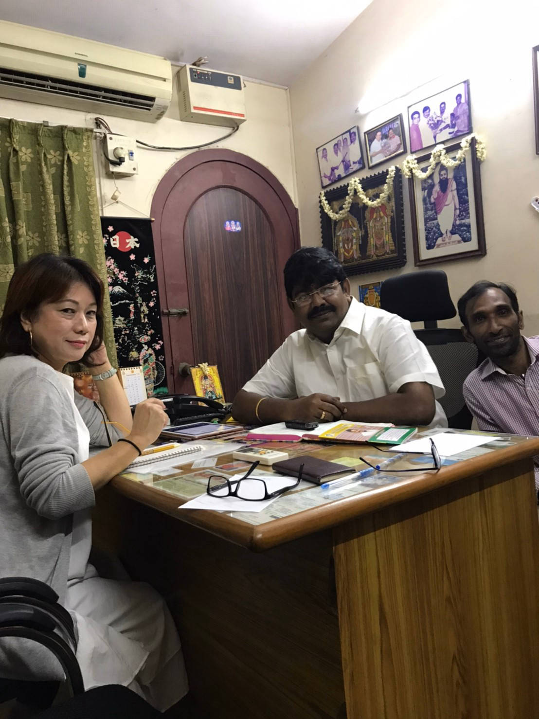 アガスティアの葉を読んでいる